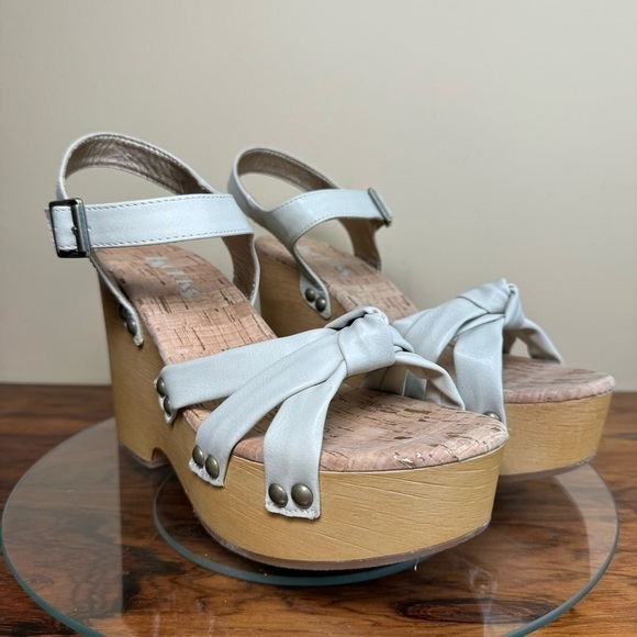 Korks Dawson Sandal in Off White - Picture 7 of 14